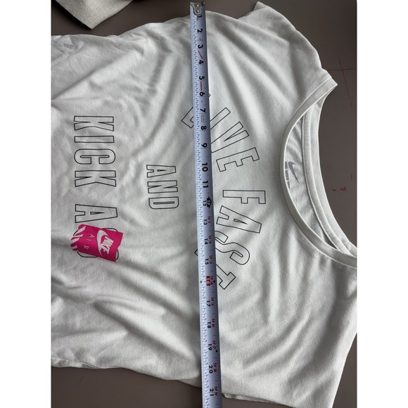 NIKE "LIVE FAST KICK A**" ATHLETIC CUT WHITE GRAPHIC TEE SZ M 0386 - Picture 5 of 7